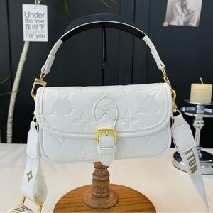 ❗️SALE❗️ New women’s white fashion shoulder bag